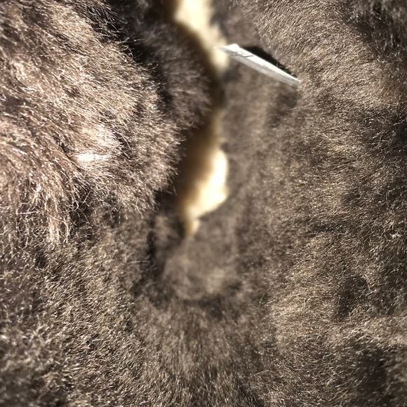 Ugg Short Bailey Buttons - Picture 4 of 6